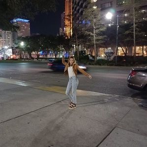 Meet your Posher, Karlita